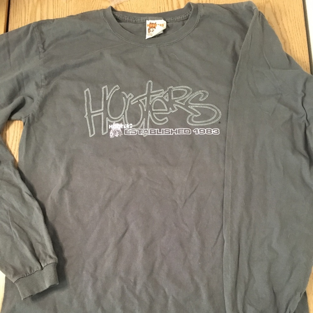 Free with Bundle #3 Only Mens or Unisex Long Sleeve Hooters T-shirt 2 tiny holes